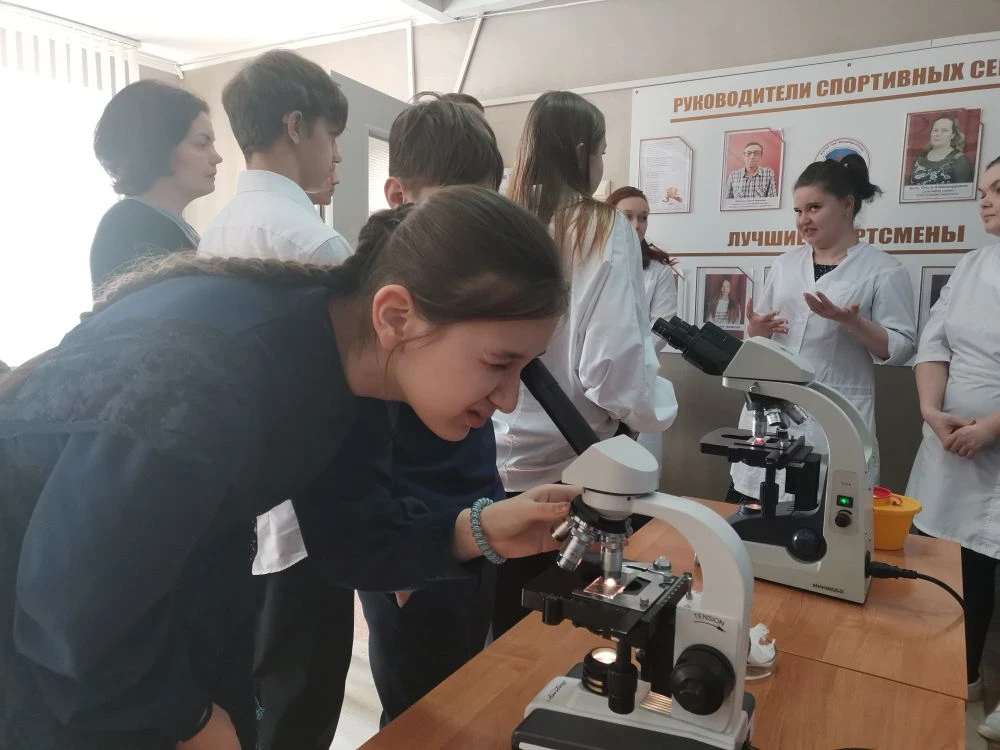 Фестиваль знакомства с профессией. Профориентационный десант: обучающиеся ОГКОУ школа-интернат № 26 в гостях в Ульяновском фармацевтическом колледже 