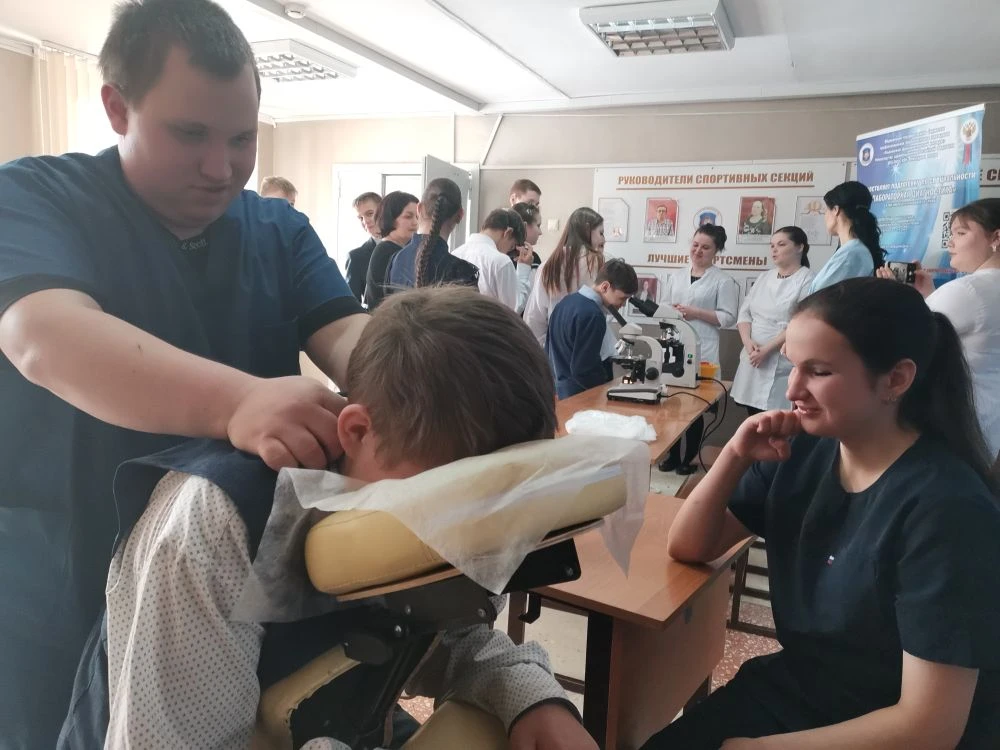 Фестиваль знакомства с профессией. Профориентационный десант: обучающиеся ОГКОУ школа-интернат № 26 в гостях в Ульяновском фармацевтическом колледже 