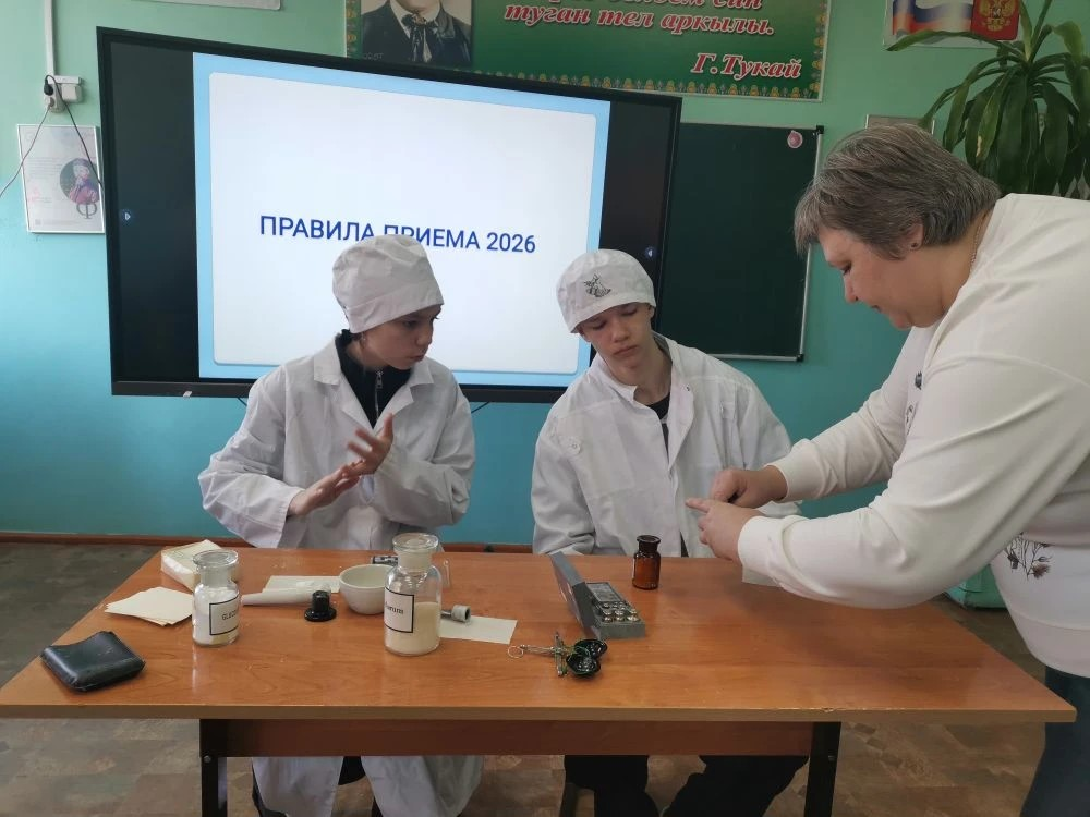 Центр карьеры. Преподаватели Ульяновского фармацевтического колледжа рассказали школьникам  Дрожжановского района  о медицинских специальностях