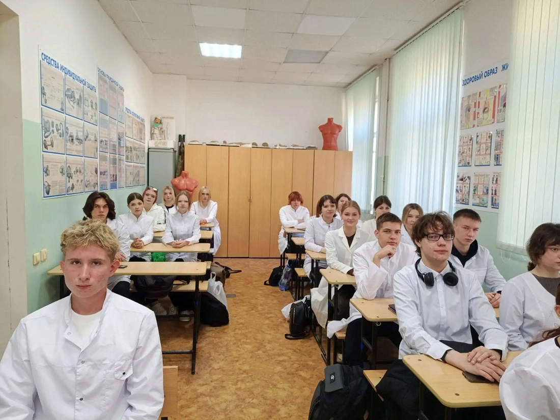 Уважаемые студенты! С праздником!