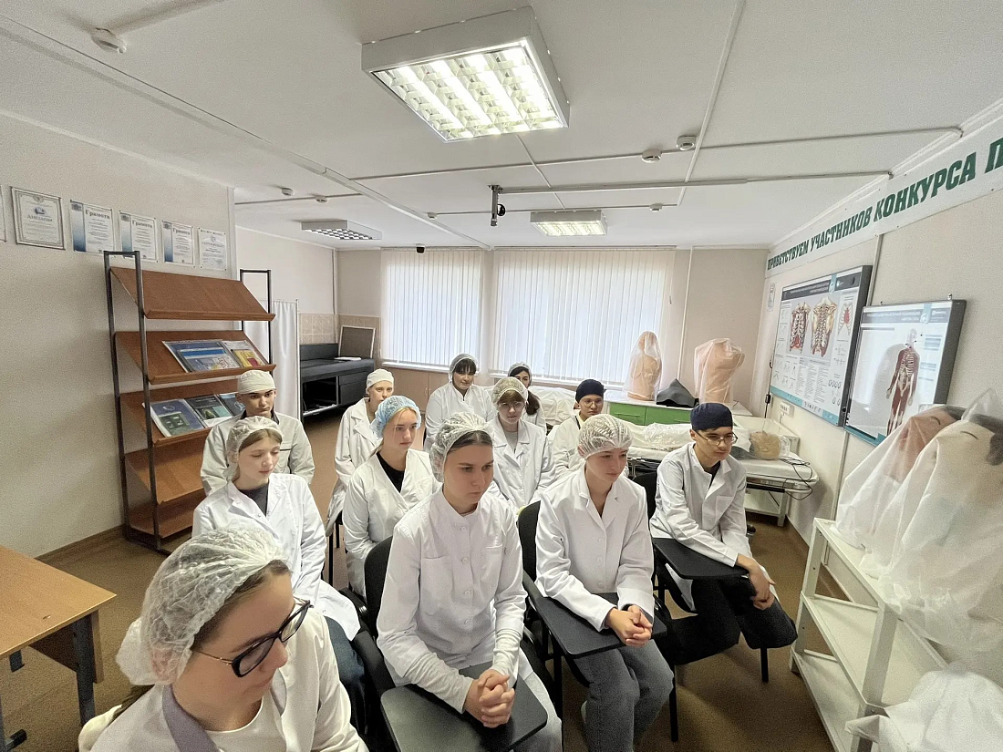 Студенты Ульяновского фармацевтического колледжа прослушали лекцию Министра здравоохранения Российской Федерации