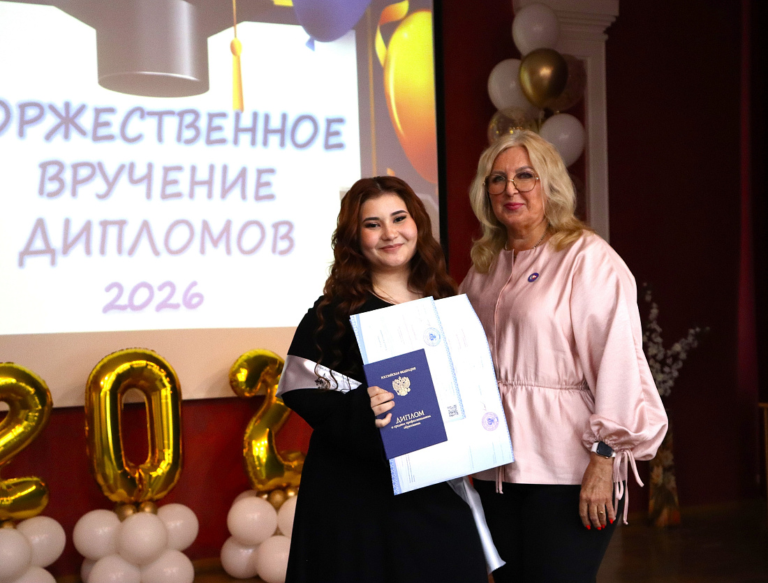В Ульяновском фармацевтическом колледже вручили В Ульяновском фармацевтическом колледже вручили дипломы выпускникам специальностей «Сестринское дело», «Лечебное дело»дипломы выпускникам специальностей «Сестринское дело», «Лечебное дело»