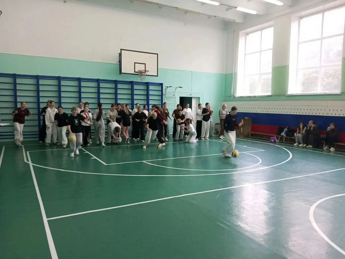 Весёлые старты в колледже: первокурсники показали командный дух!