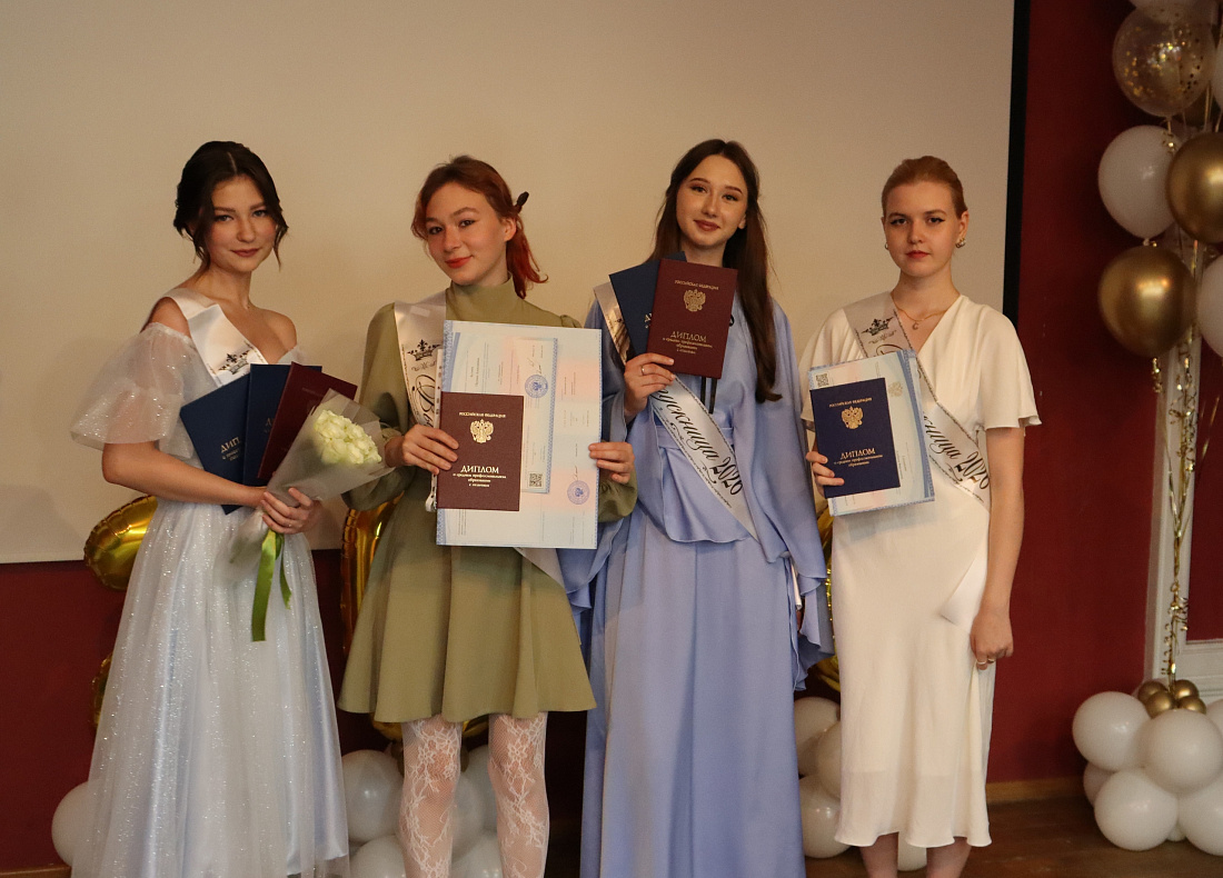 В Ульяновском фармацевтическом колледже вручили В Ульяновском фармацевтическом колледже вручили дипломы выпускникам специальностей «Сестринское дело», «Лечебное дело»дипломы выпускникам специальностей «Сестринское дело», «Лечебное дело»