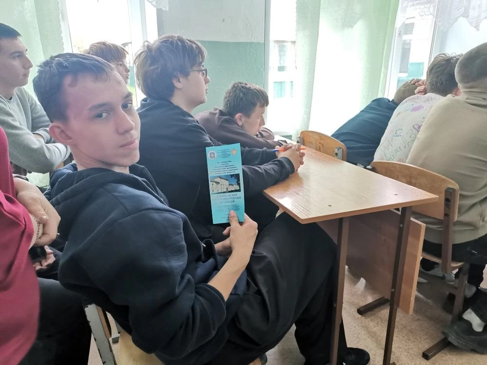 Центр карьеры. Преподаватели Ульяновского фармацевтического колледжа рассказали школьникам  Барышского района  о медицинских специальностях