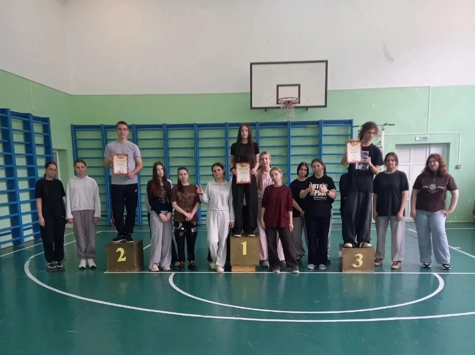 Скорость, артистизм и характер: в общежитии колледжа прошли «Весёлые старты»