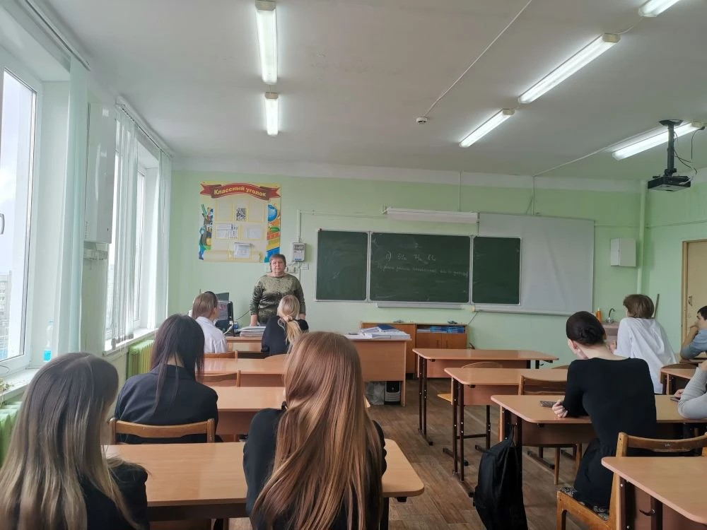 Центр карьеры. Преподаватели Ульяновского фармацевтического колледжа рассказали школьникам Алатыря о медицинских специальностях