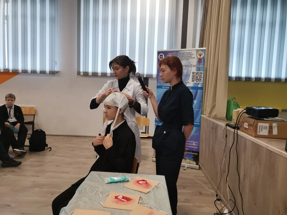 ЦЕНТР КАРЬЕРЫ. Студенты-медики провели профориентационную встречу для лицеистов