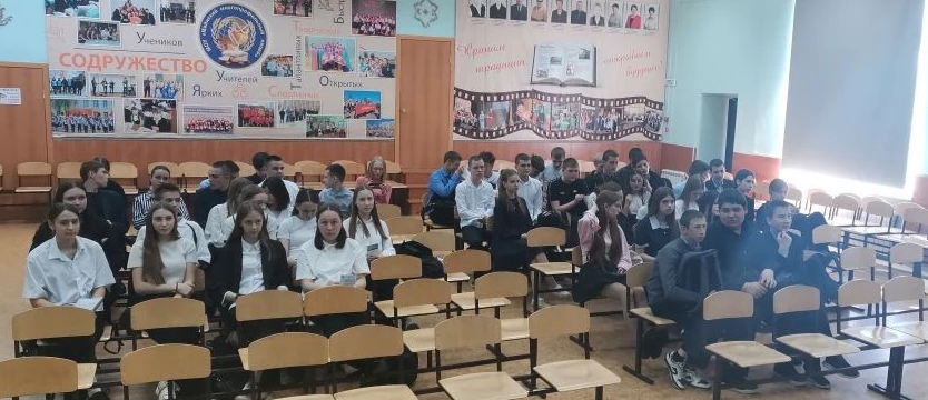 Центр карьеры. Преподаватели Ульяновского фармацевтического колледжа провели профориентационные встречи со школьниками