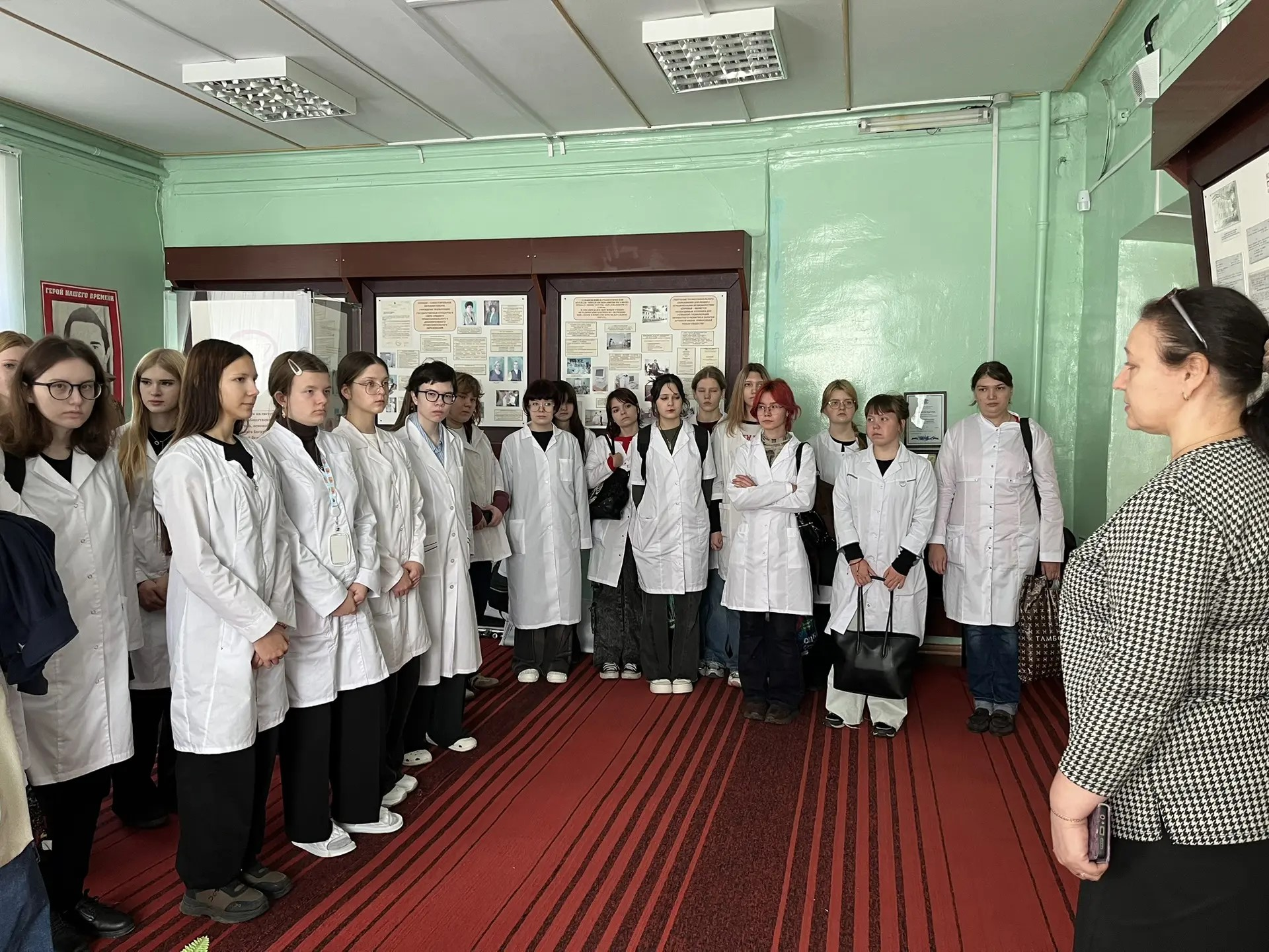 Группа 1/2л рамках дисциплины «Введение в специальность» посетила музей колледжа