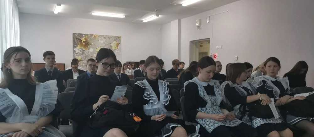 Центр карьеры. Преподаватели Ульяновского фармацевтического колледжа провели профориентационные встречи со школьниками