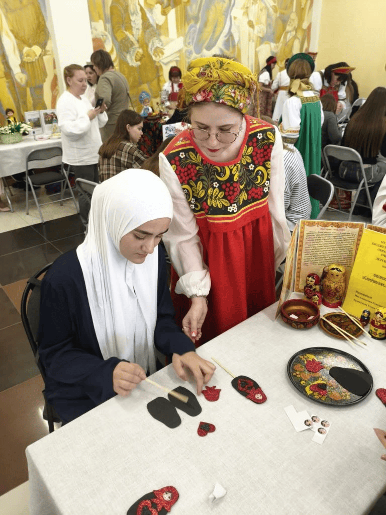 Студенты  Ульяновского фармацевтического колледжа погрузились в культуру народов России на фестивале «Национальная весна»