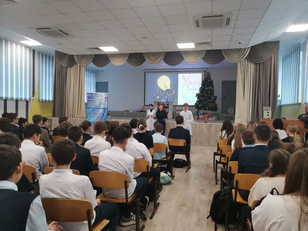 ЦЕНТР КАРЬЕРЫ. Студенты-медики провели профориентационную встречу для лицеистов