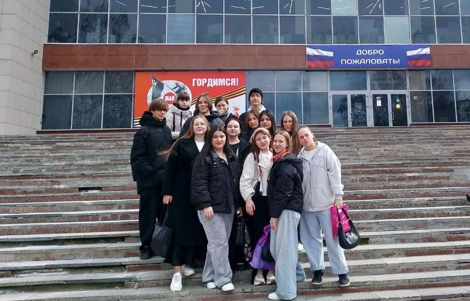 Студенты и педагоги Ульяновского фармацевтического колледжа посетили гала-концерт «Гордимся мы профессией своей»