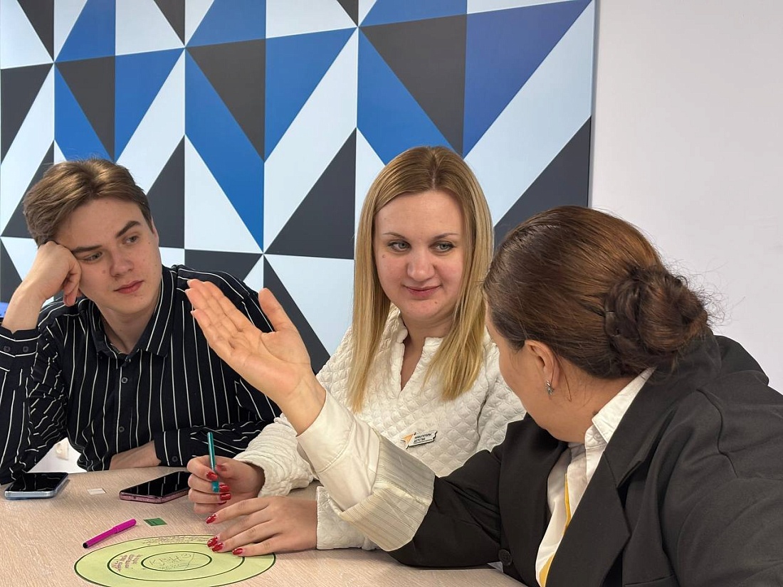 Педагоги и студенты колледжа на региональной сессии «Навигаторы детства»