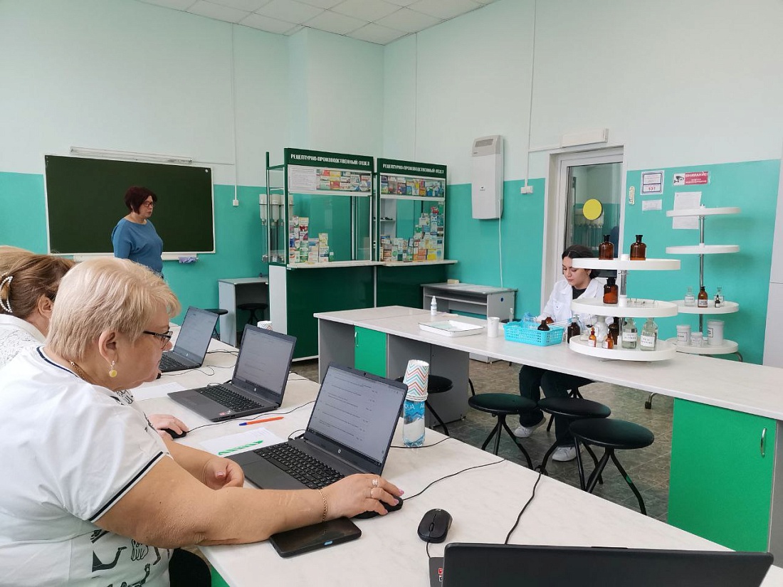 Служба содействия трудоустройства. Выпускники  проходят первичную аккредитацию специалистов