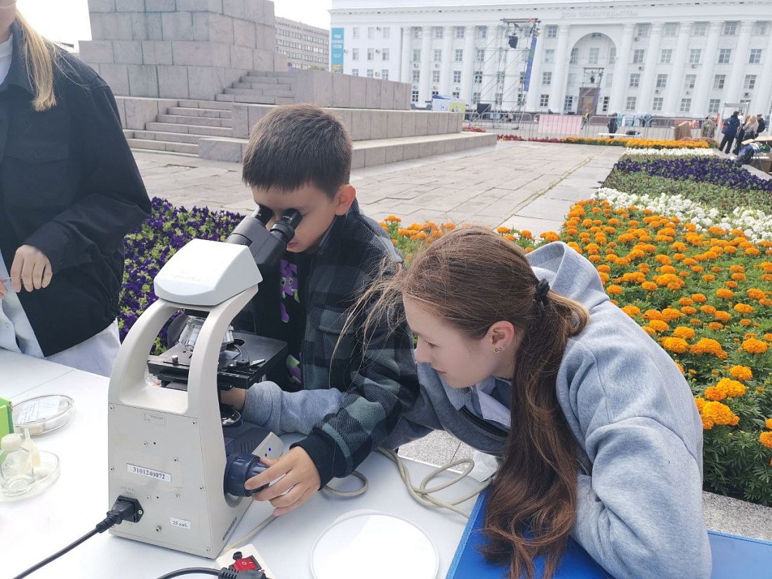 День молодёжи. Студенты Ульяновского фармацевтического колледжа приняли активное участие в работе интерактивной площадки колледжа. 