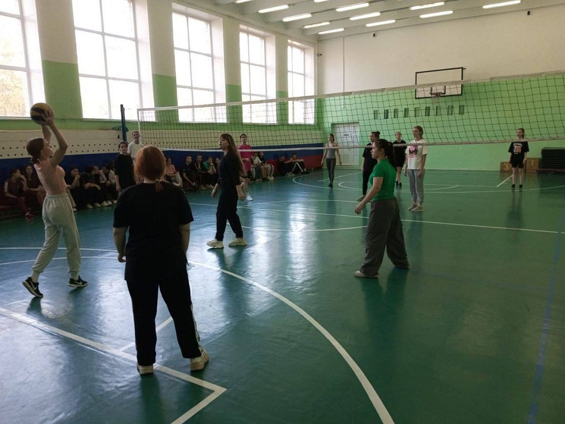 Соревнования по пионерболу