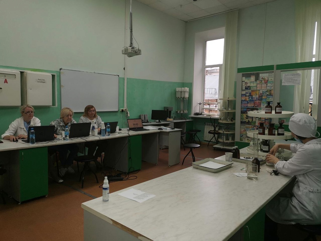 Служба содействия трудоустройства. Выпускники  проходят первичную аккредитацию специалистов