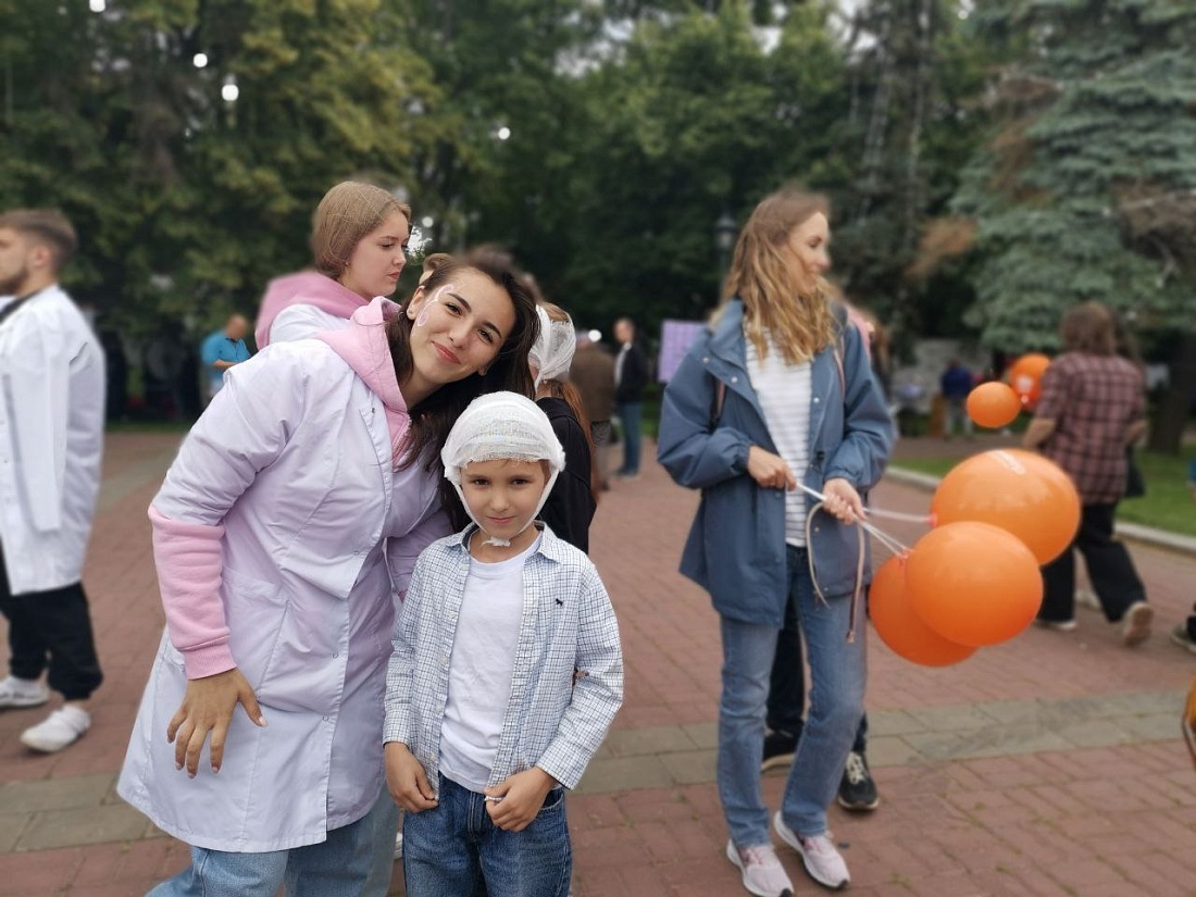 День молодёжи. Студенты Ульяновского фармацевтического колледжа приняли активное участие в работе интерактивной площадки колледжа. 
