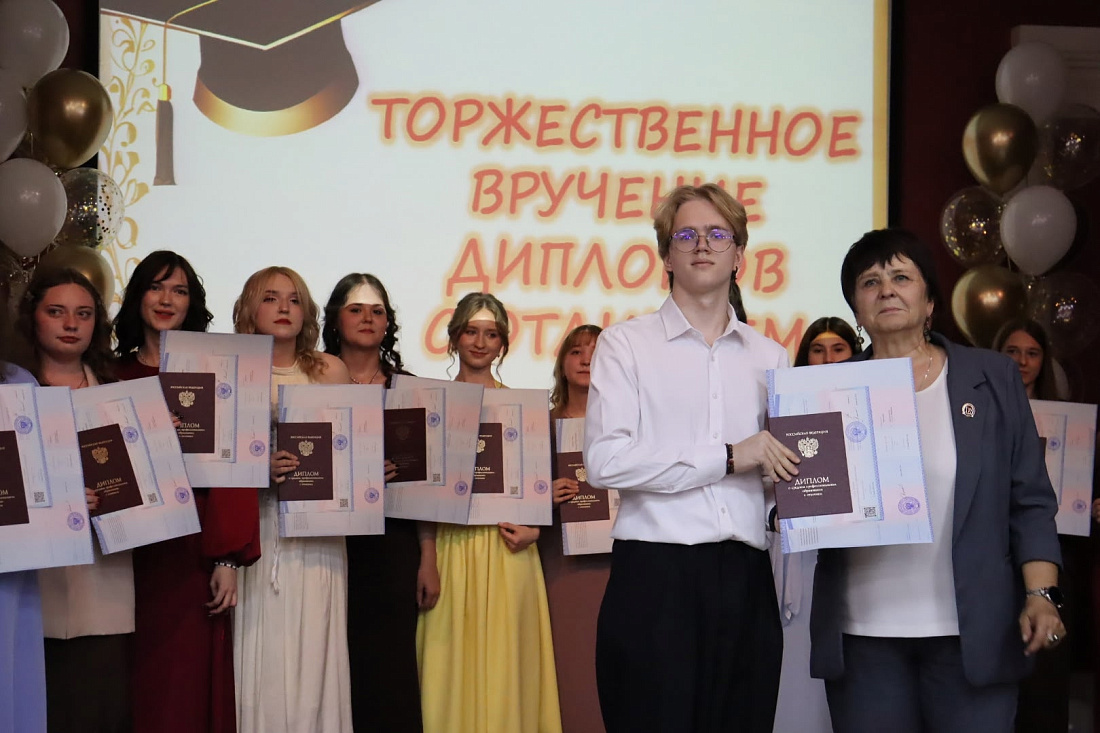 Торжественная церемония вручения дипломов прошла в Ульяновском фармацевтическом колледже
