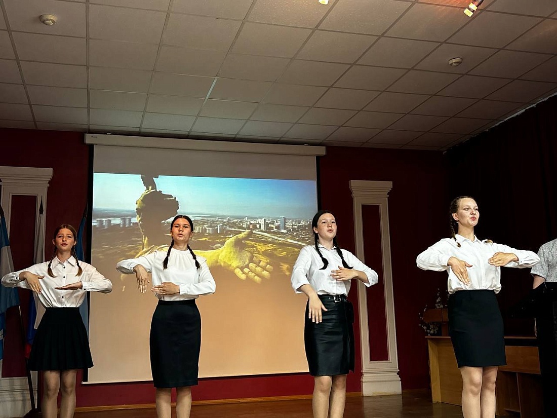 Праздничный  концерт, посвященный  празднованию Дня России! 