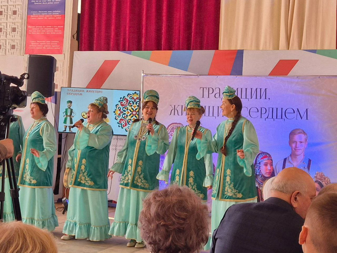 Студенты Ульяновского фармацевтического колледжа на фестивале «Традиции, живущие сердцем»