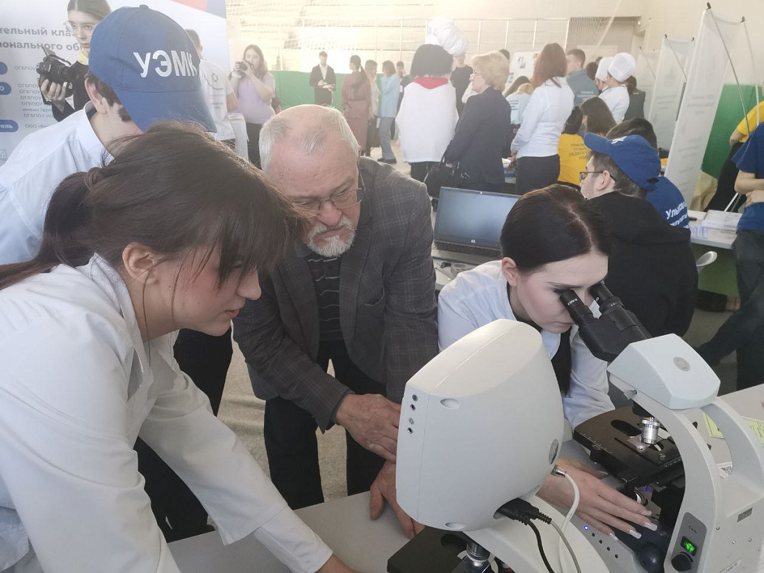 Работа профориентационной площадки на региональном фестивале «Содружество профессий»