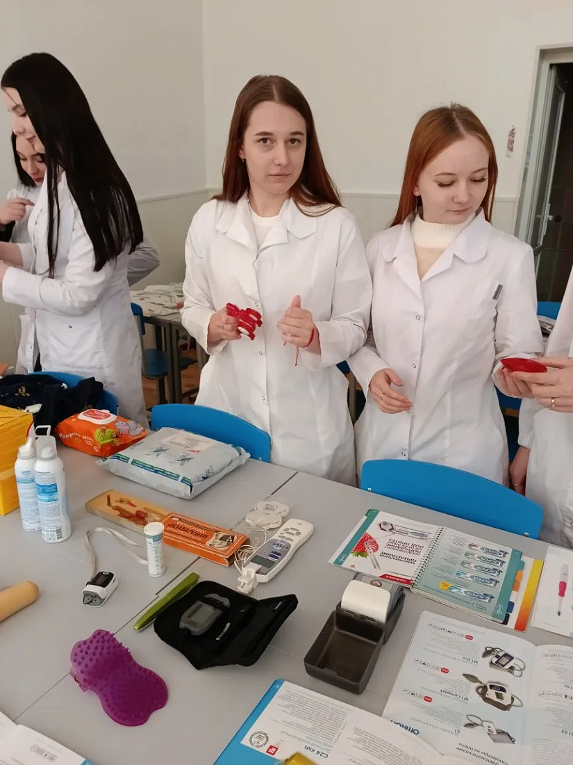 В колледже прошла выставка фармацевтических товаров в рамках Декады специальности «Фармация»