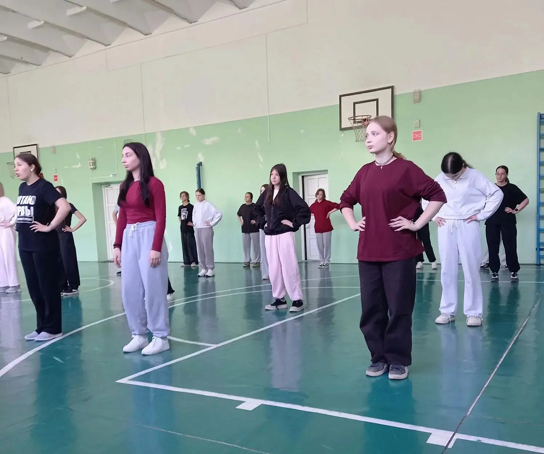 Скорость, артистизм и характер: в общежитии колледжа прошли «Весёлые старты»