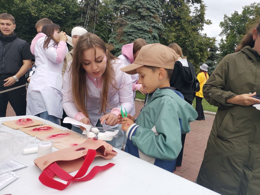 День молодёжи. Студенты Ульяновского фармацевтического колледжа приняли активное участие в работе интерактивной площадки колледжа. 