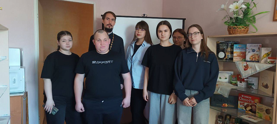 Общественная  Академия ЗОЖ. Встреча  студентов с представителем духовенства 