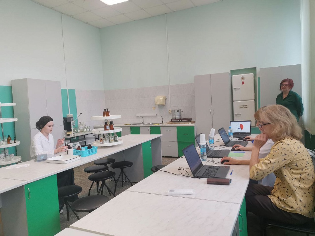 Служба содействия трудоустройства. Выпускники  проходят первичную аккредитацию специалистов