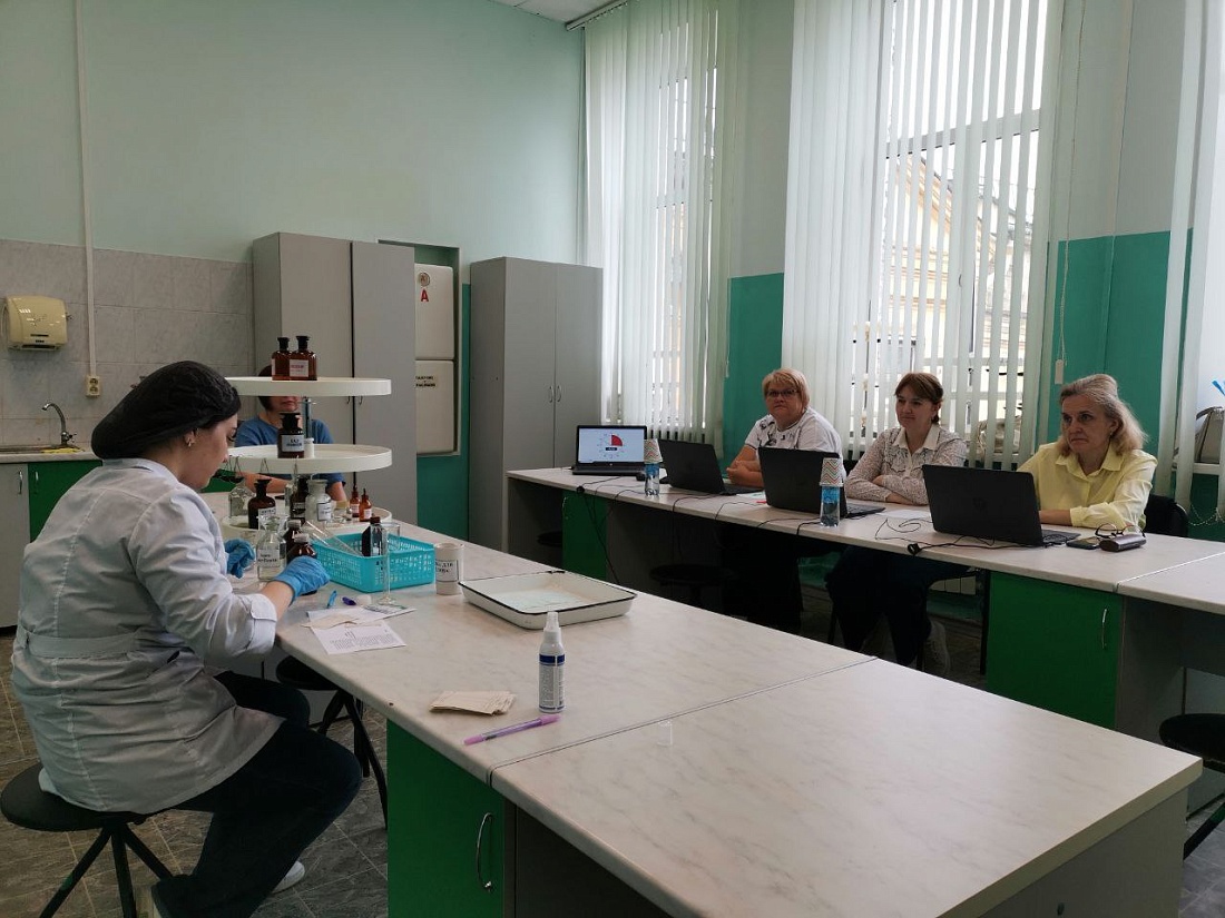 Служба содействия трудоустройства. Выпускники  проходят первичную аккредитацию специалистов