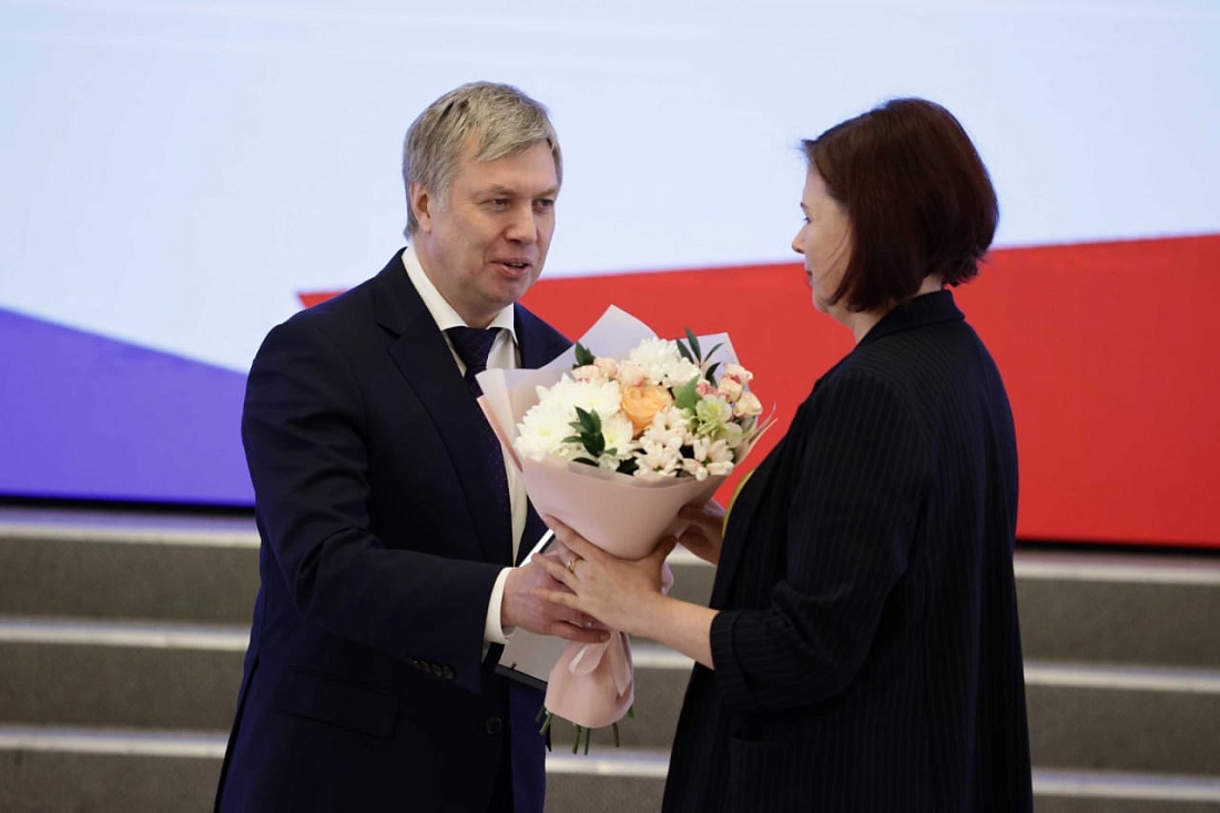Губернатор Ульяновской области вручил награды  призёрам  Х Национального чемпионата «Молодые профессионалы».  