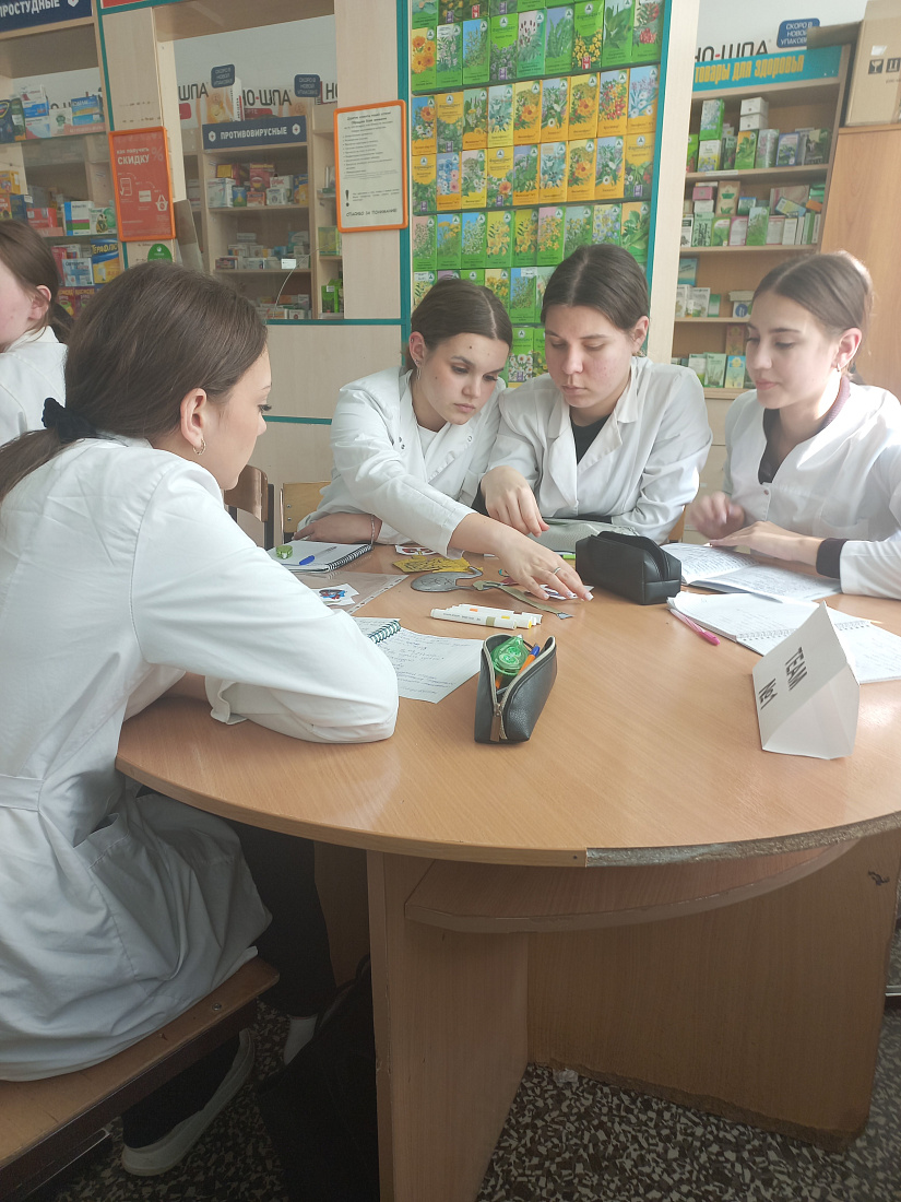 Открытое практическое занятие по иностранному языку: студенты освоили медицинскую тематику