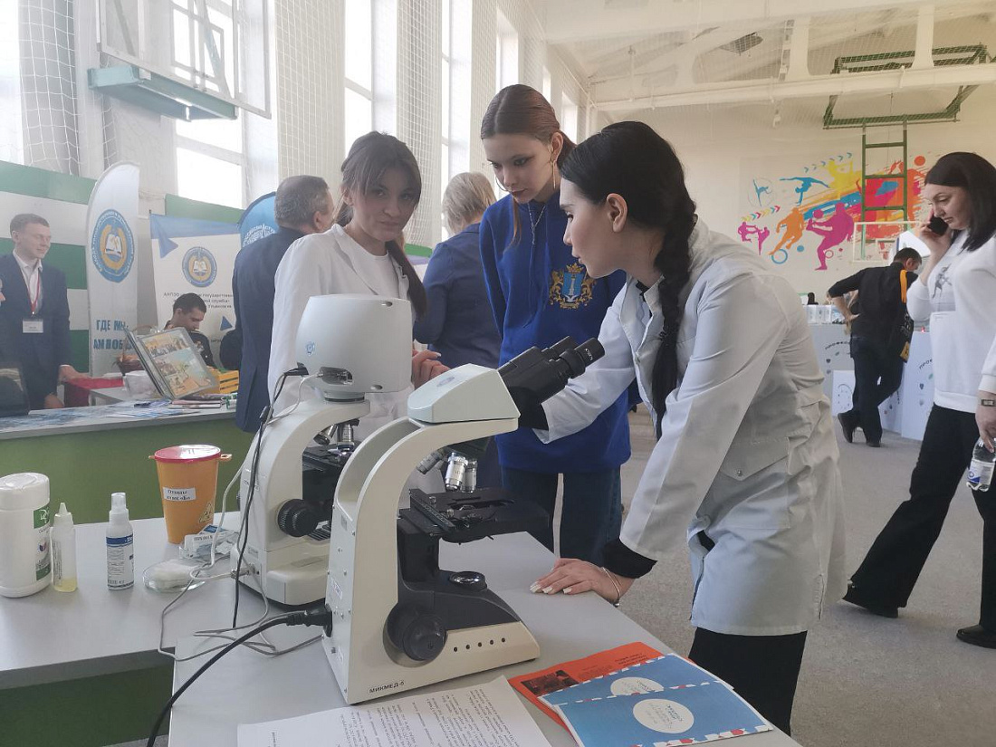 Работа профориентационной площадки на региональном фестивале «Содружество профессий»