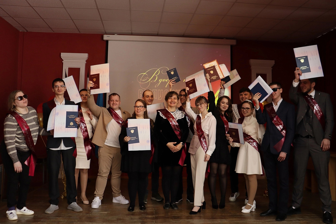 Торжественная церемония вручения дипломов выпускникам специальности «Медицинский массаж»   01 марта 2025 г. прошла торжественная церемония вручения дипломов выпускникам   специальности «Медицинский массаж» для лиц с ограниченными возможностями здоровья по
