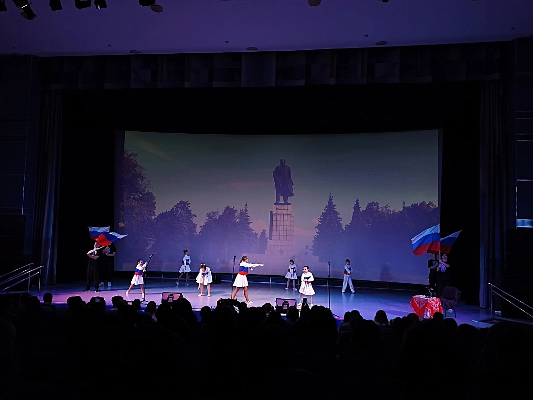 Театрализованный  концерт IV патриотического слёта «Улпрофпатриот»