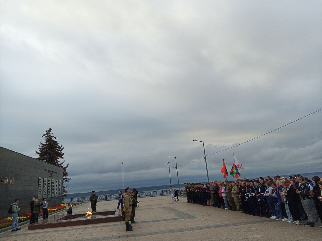 Студенты  Ульяновского фармацевтического колледжа приняли участие в митинге, посвященном Дню памяти и скорби Студенты  Ульяновского фармацевтического колледжа приняли участие в митинге, посвященном Дню памяти и скорби