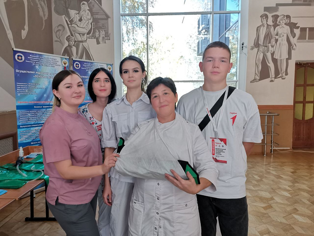 Работа профориентационной площадки на региональном чемпионате среди первичных отделений на лучшую команду по оказанию первой помощи. Движение первых.