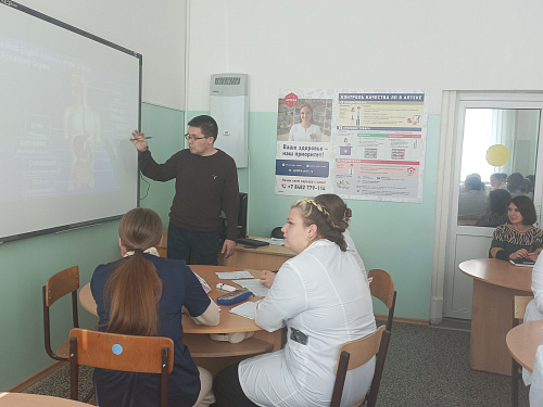 Открытое практическое занятие по иностранному языку: студенты освоили медицинскую тематику