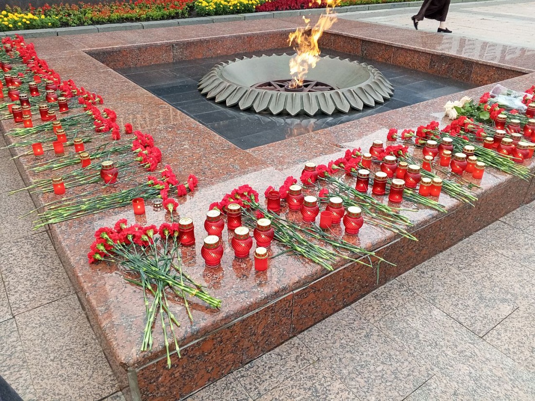 Студенты  Ульяновского фармацевтического колледжа приняли участие в митинге, посвященном Дню памяти и скорби Студенты  Ульяновского фармацевтического колледжа приняли участие в митинге, посвященном Дню памяти и скорби