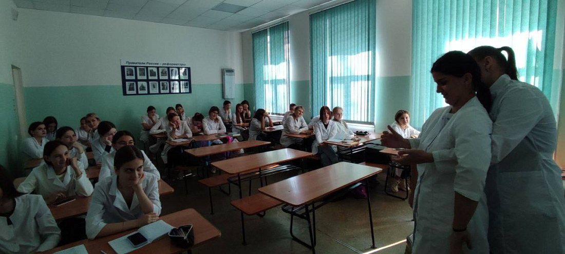 Всемирный день безопасности пациента.  Участники  первичного отделения волонтеров-медиков в колледже провели   мероприятия  по оказанию первой помощи при обмороке 