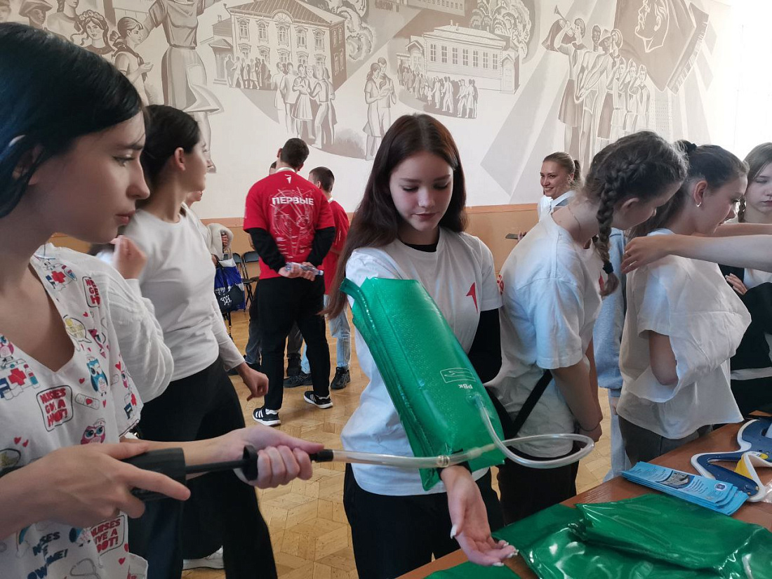 Работа профориентационной площадки на региональном чемпионате среди первичных отделений на лучшую команду по оказанию первой помощи. Движение первых.