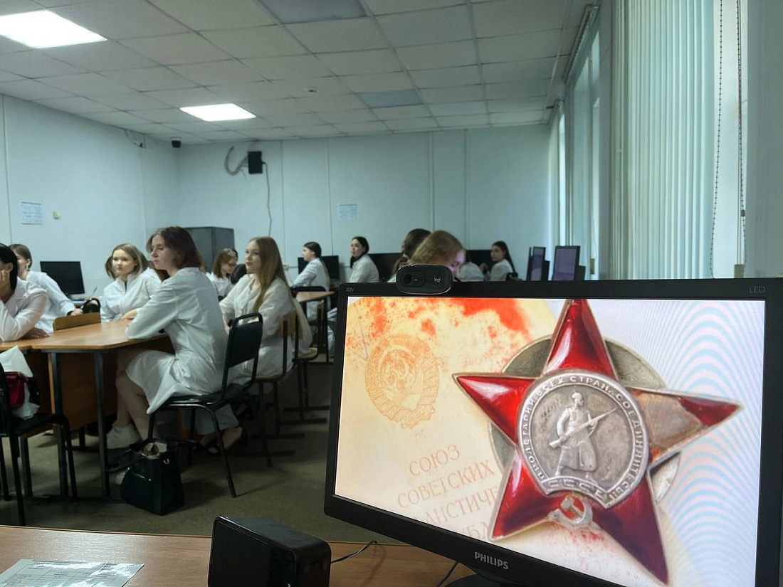 В  Ульяновском фармацевтическом колледже прошли классные часы «История мужества», посвященные теме «Врачи-герои»