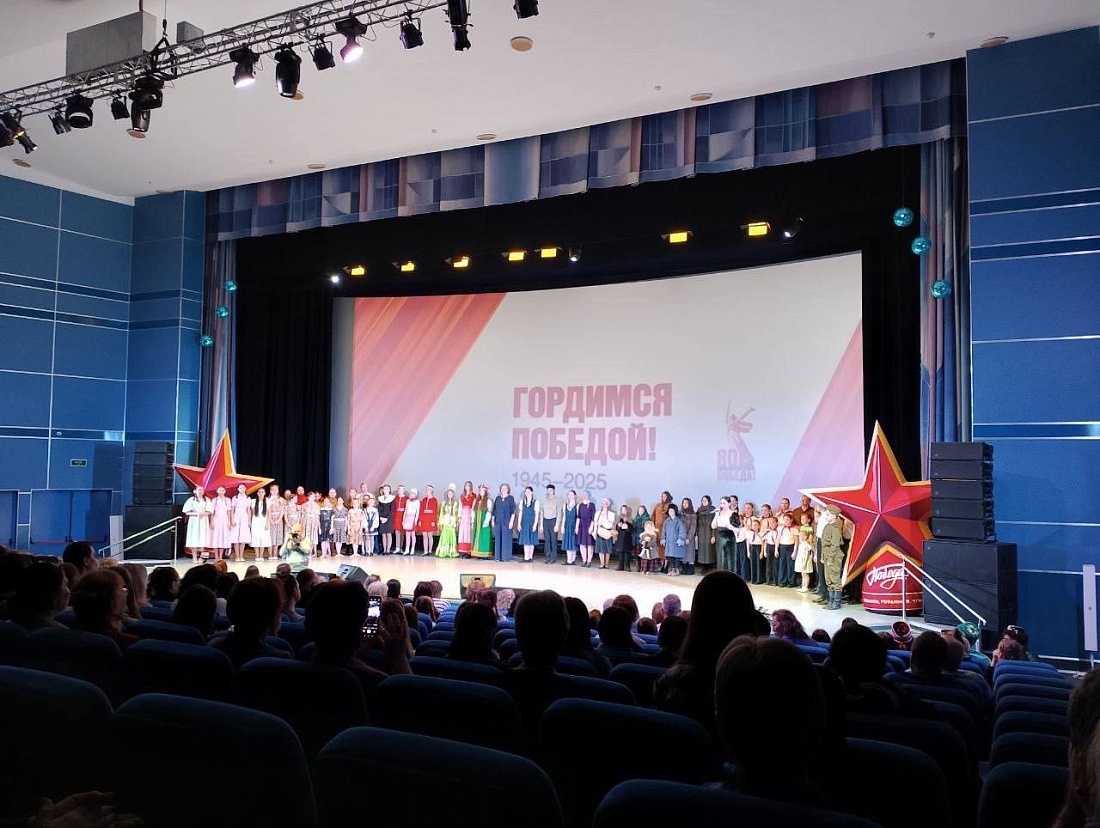 Студенты и педагоги Ульяновского фармацевтического колледжа посетили гала-концерт «Гордимся мы профессией своей»
