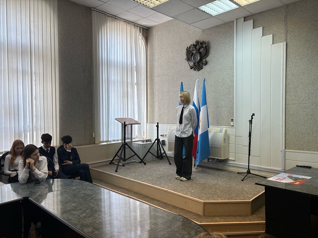 Студенты Ульяновского фармацевтического колледжа приняли участие в конкурсе чтецов «Я горжусь Россией»