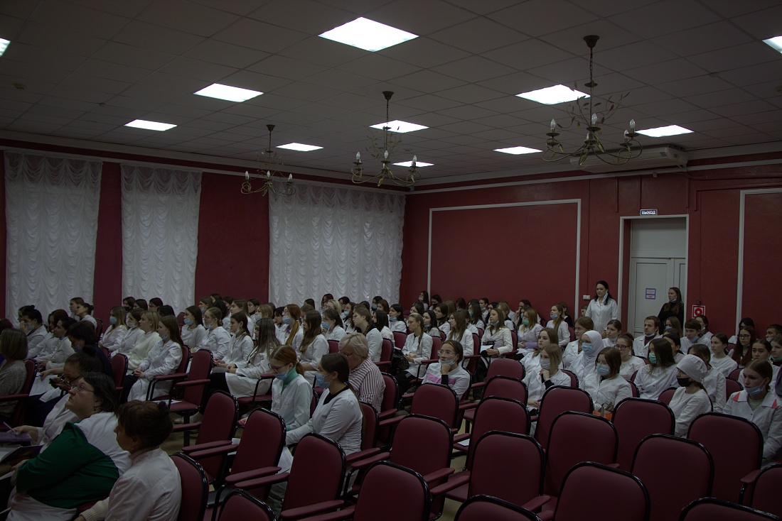 Служба содействия трудоустройству выпускников колледжа.﻿Встреча с представителем бренда  «АптекиПлюс»