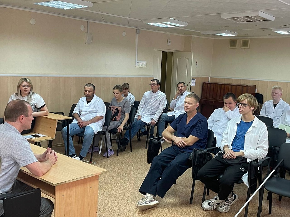  Прошла встреча студентов нового набора специальности «Медицинский массаж» с администрацией колледжа и председателем Ульяновской РО ВОС